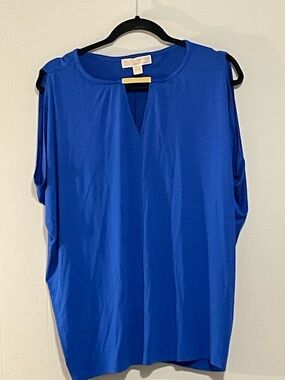 Michael Kors Sleeveless V-Notch Shell Top - Blue. Item # 11398